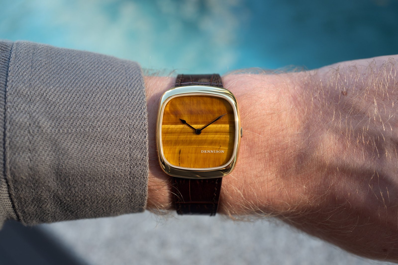 Dennison montres, montre Dennison au cadran œil de tigre sur bracelet cuir, design vintage et élégant