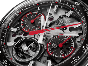 TAG Heuer Carrera rattrapante avec cadran squeletté et aiguilles rouges du chronographe rattrapante.