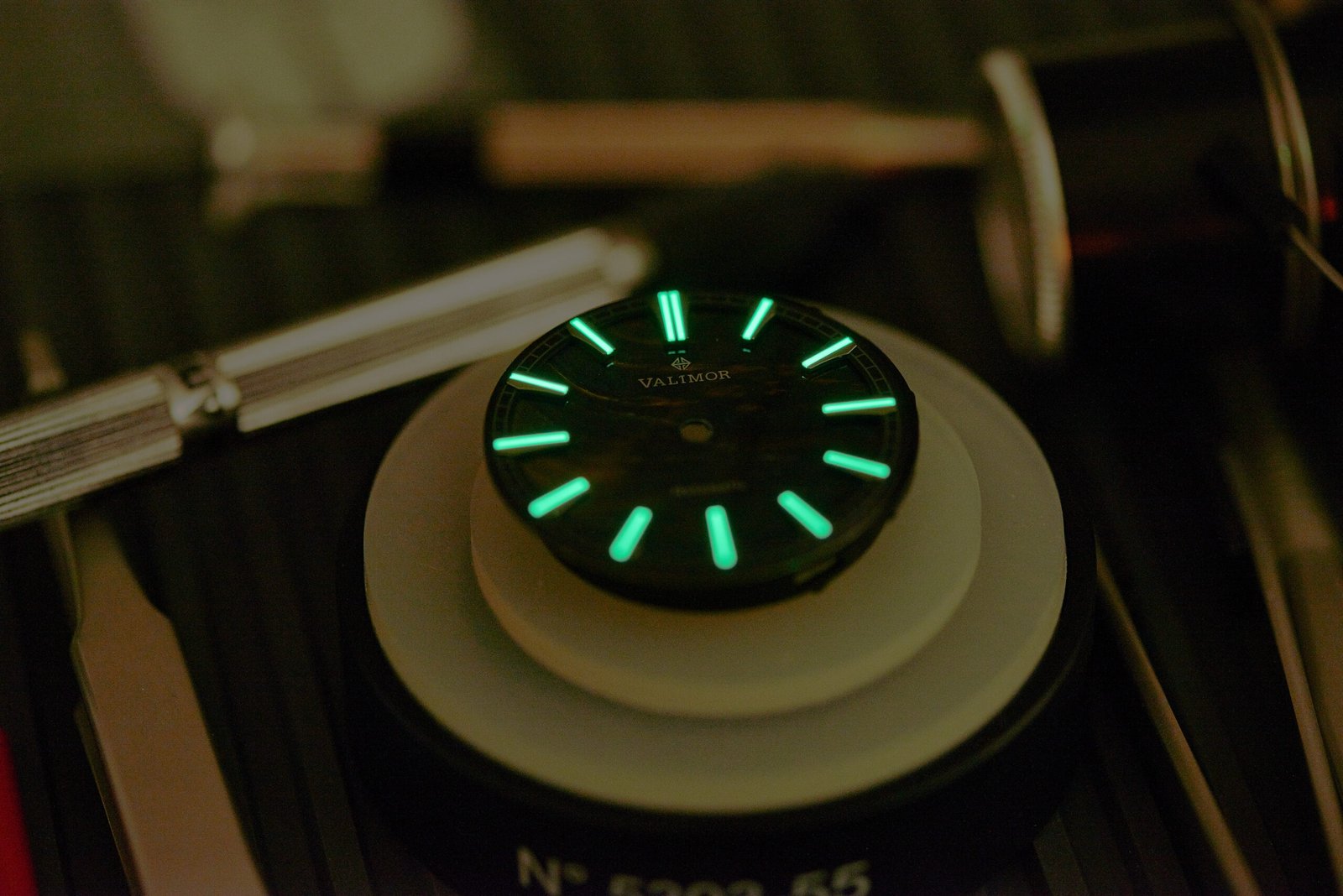 Valimor index luminescents sur cadran en pierre naturelle